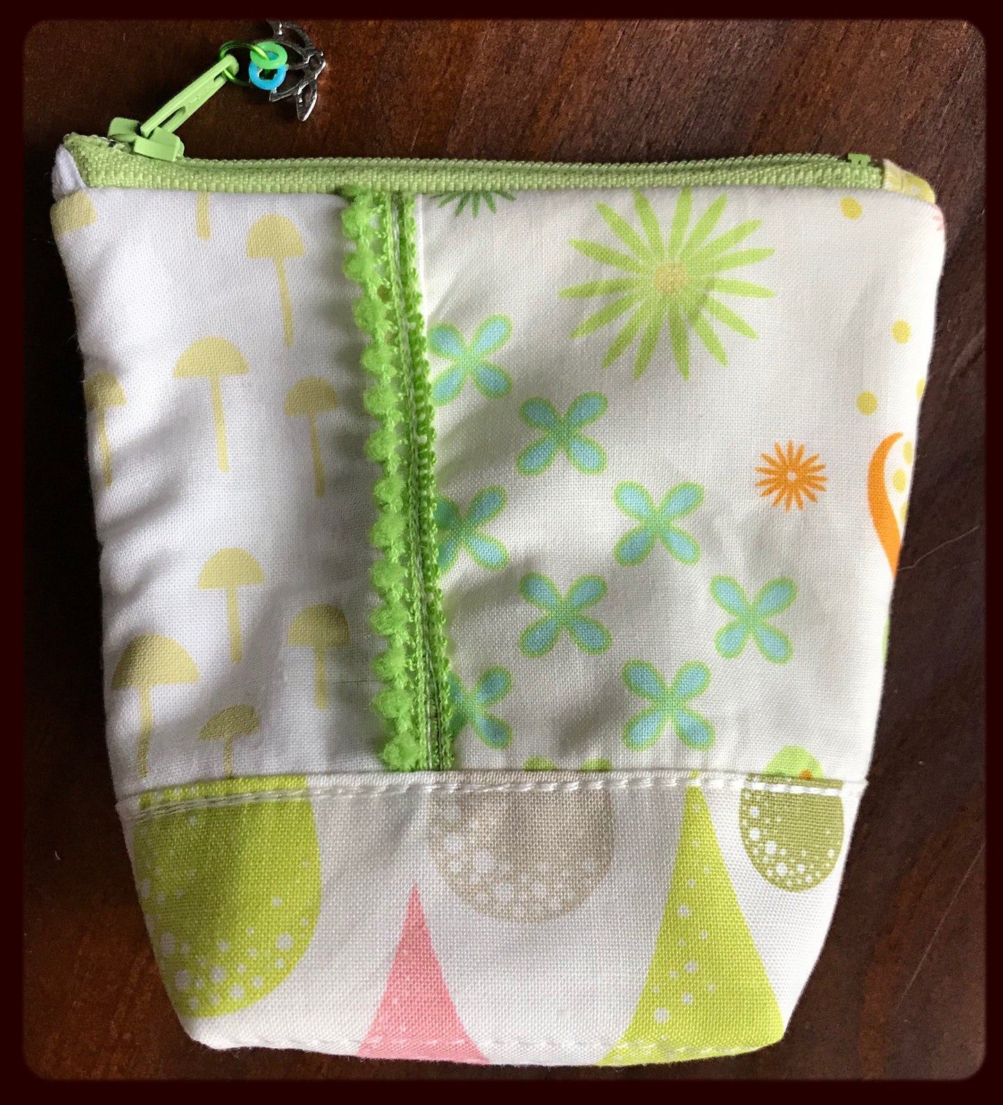 Small Little Dipper Zipper Bag | cute quilted CUSTOM MADE pouch | modern fabric makeup holder | stitching supply zipperbag | gift for mom