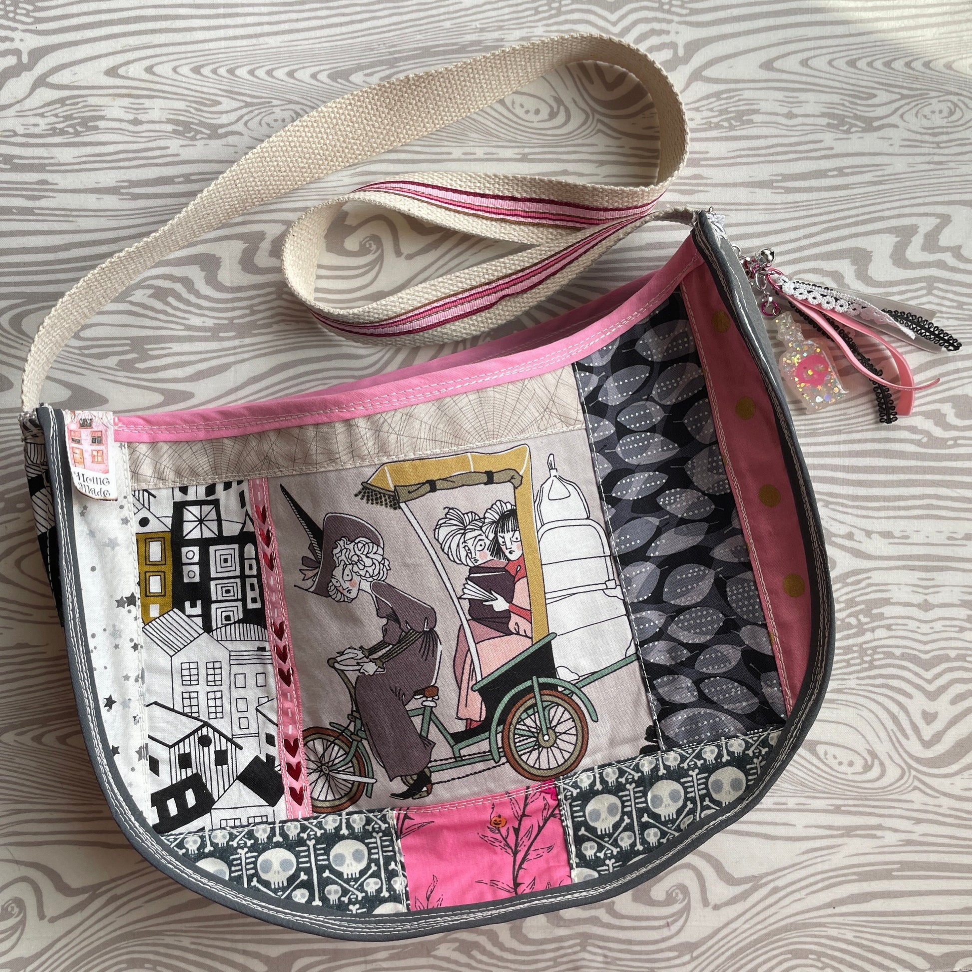 Ghastlies On The Go quilted shoulder purse